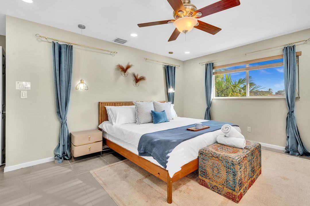 出租: $7,500 (4 贝兹, 3 浴室, 1998 平方英尺)