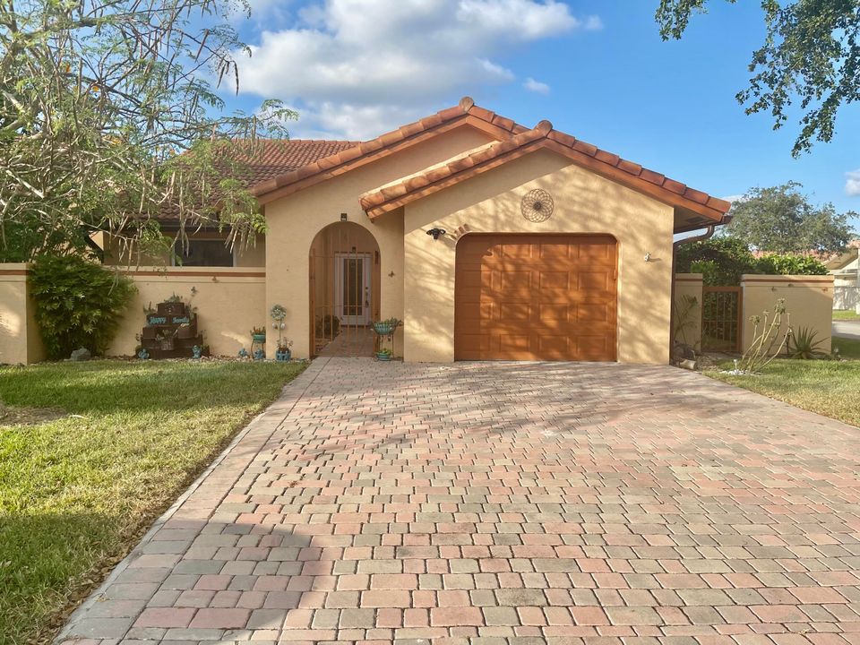 На продажу: $499,900 (2 спален, 2 ванн, 1245 Квадратных фут)