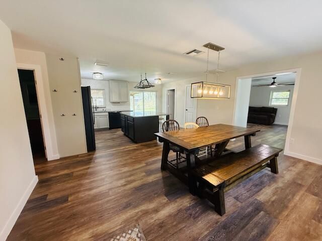 For Sale: $695,000 (3 beds, 2 baths, 1560 Square Feet)