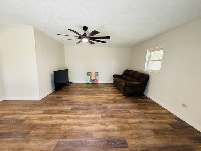 For Sale: $695,000 (3 beds, 2 baths, 1560 Square Feet)