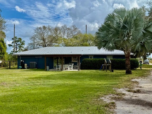 For Sale: $695,000 (3 beds, 2 baths, 1560 Square Feet)