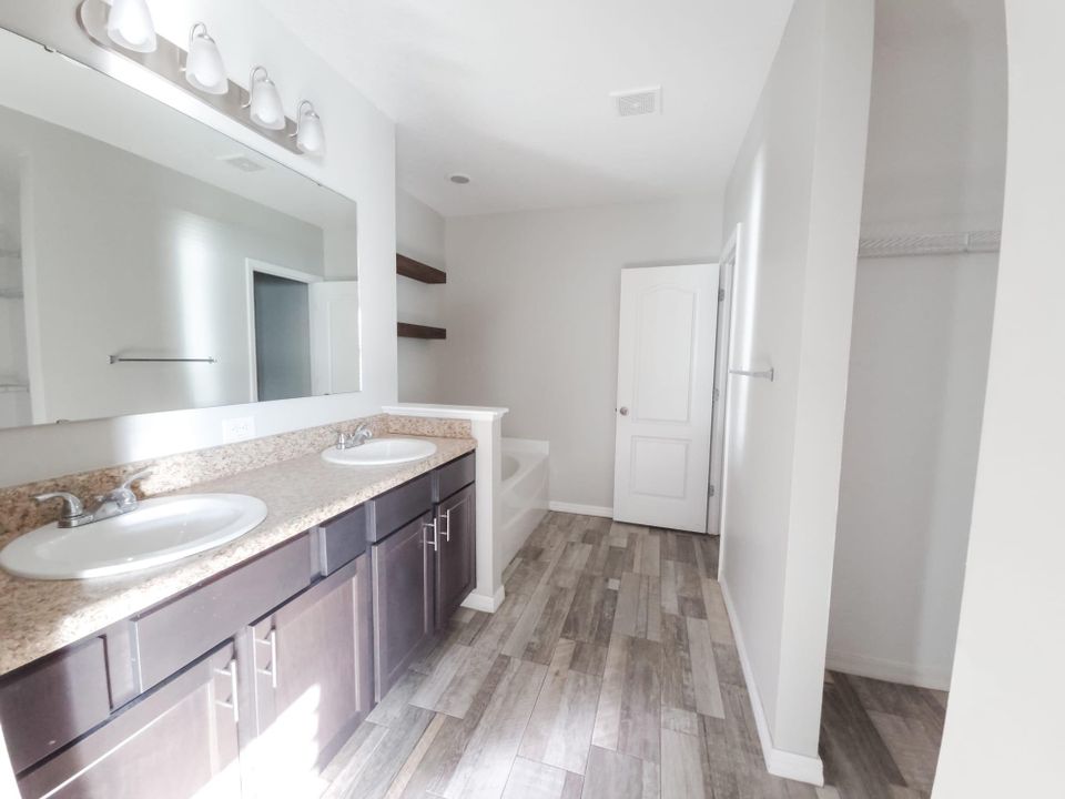 В аренду: $2,550 (4 спален, 2 ванн, 1874 Квадратных фут)