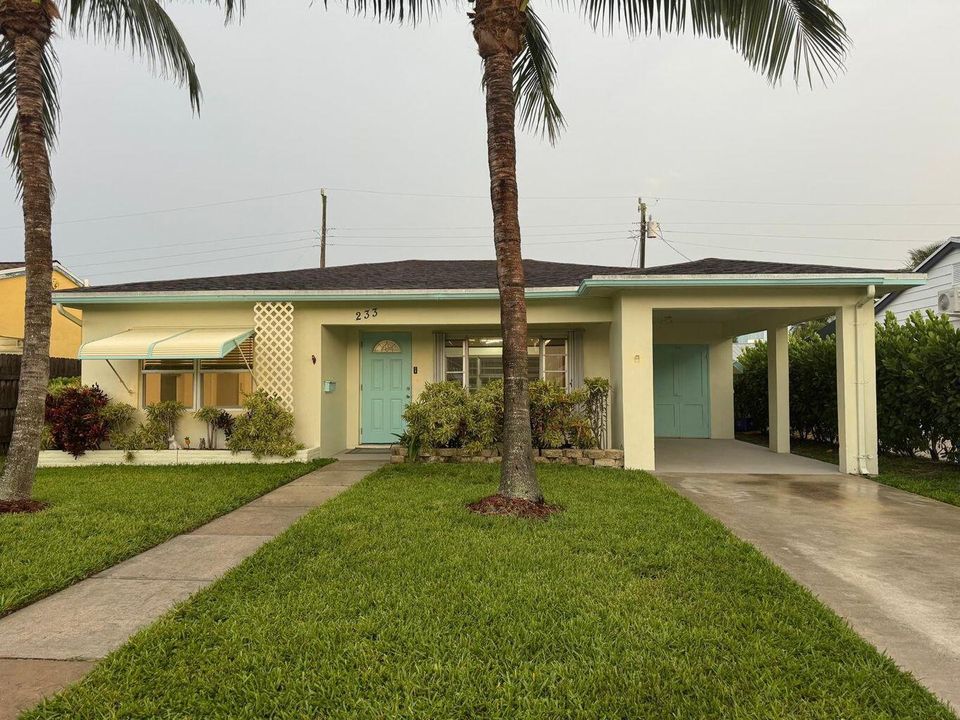 出租: $2,700 (2 贝兹, 1 浴室, 761 平方英尺)