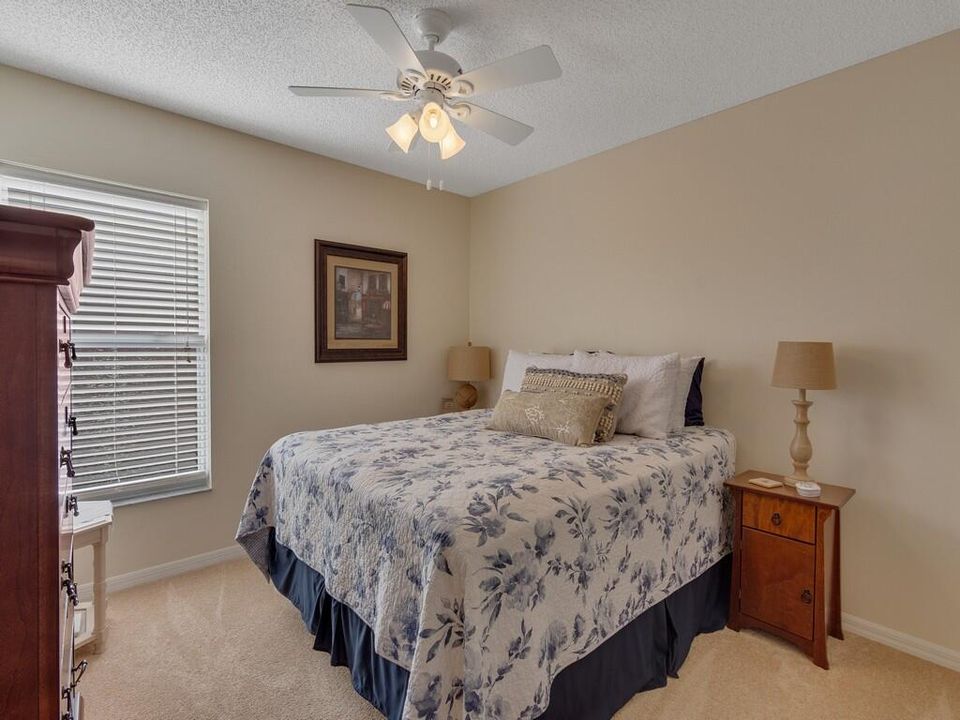 待售: $385,000 (4 贝兹, 2 浴室, 1962 平方英尺)