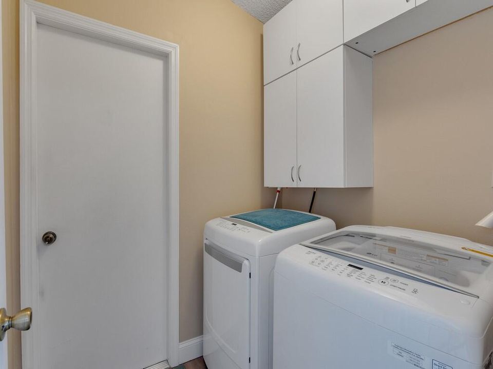 待售: $385,000 (4 贝兹, 2 浴室, 1962 平方英尺)