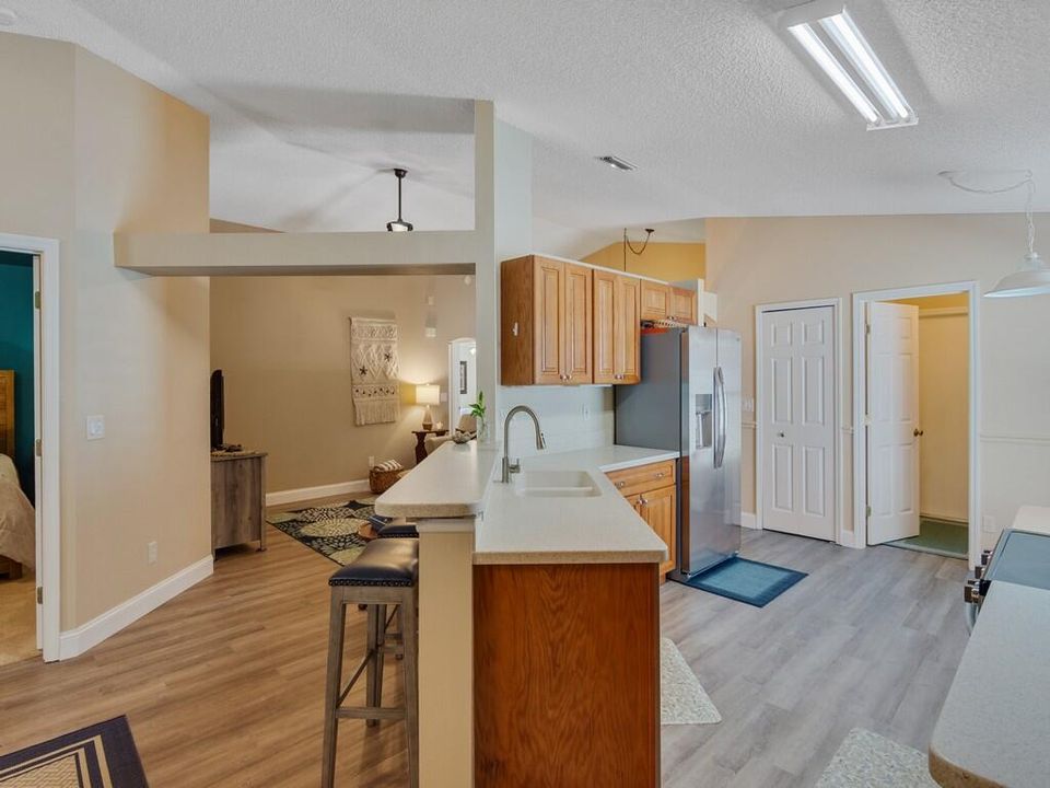 待售: $385,000 (4 贝兹, 2 浴室, 1962 平方英尺)