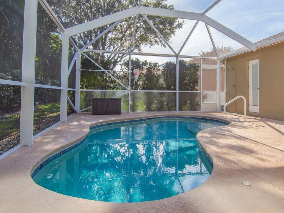 待售: $385,000 (4 贝兹, 2 浴室, 1962 平方英尺)