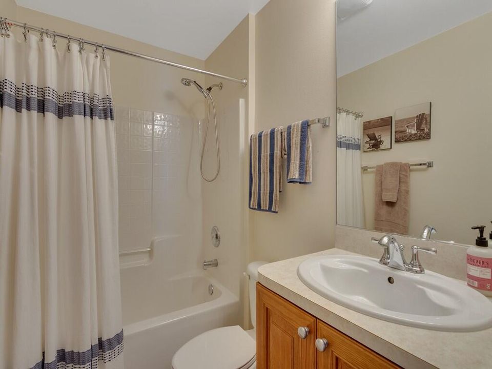 待售: $385,000 (4 贝兹, 2 浴室, 1962 平方英尺)