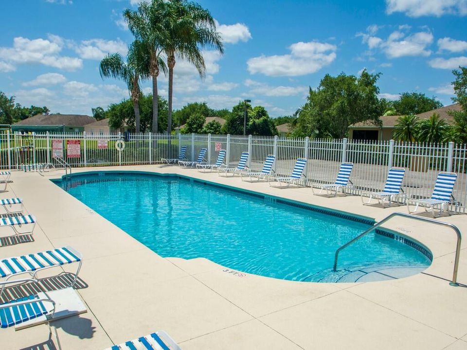 待售: $385,000 (4 贝兹, 2 浴室, 1962 平方英尺)