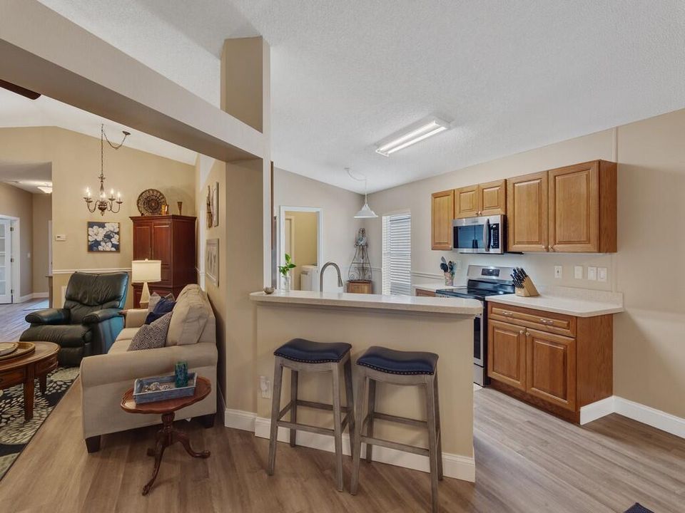 待售: $385,000 (4 贝兹, 2 浴室, 1962 平方英尺)