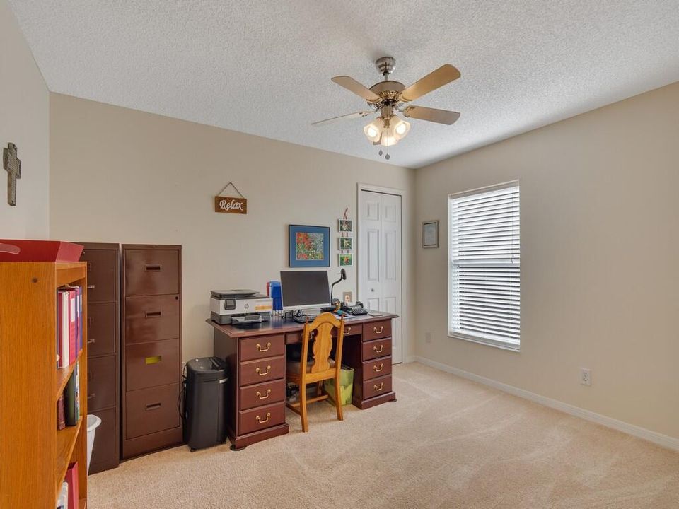 待售: $385,000 (4 贝兹, 2 浴室, 1962 平方英尺)