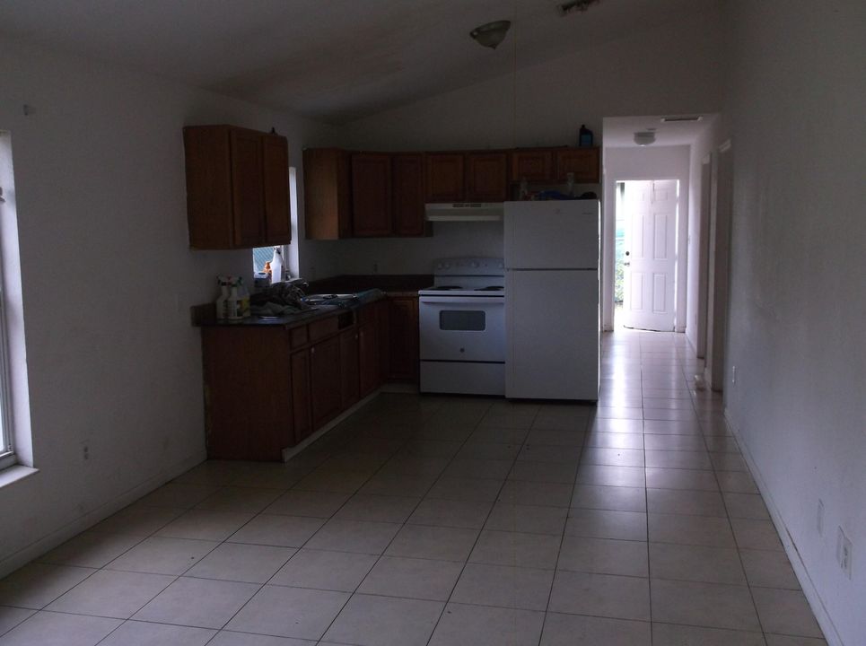 На продажу: $390,000 (5 спален, 2 ванн, 1248 Квадратных фут)