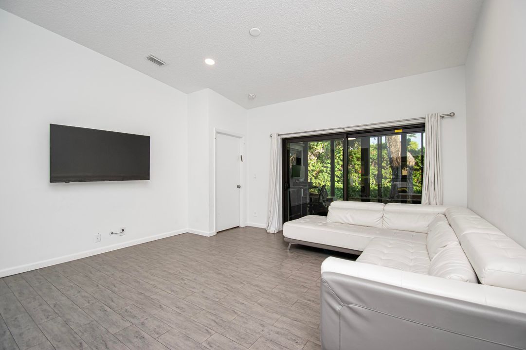 For Sale: $456,900 (3 beds, 2 baths, 1350 Square Feet)