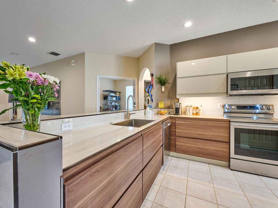 На продажу: $425,000 (3 спален, 2 ванн, 1436 Квадратных фут)