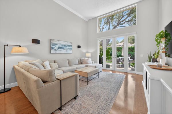 For Rent: $4,800 (4 beds, 2 baths, 2171 Square Feet)