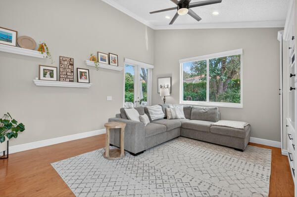 For Rent: $4,800 (4 beds, 2 baths, 2171 Square Feet)