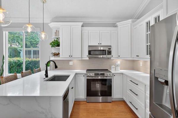 For Rent: $4,800 (4 beds, 2 baths, 2171 Square Feet)