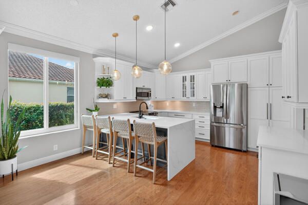 For Rent: $4,800 (4 beds, 2 baths, 2171 Square Feet)