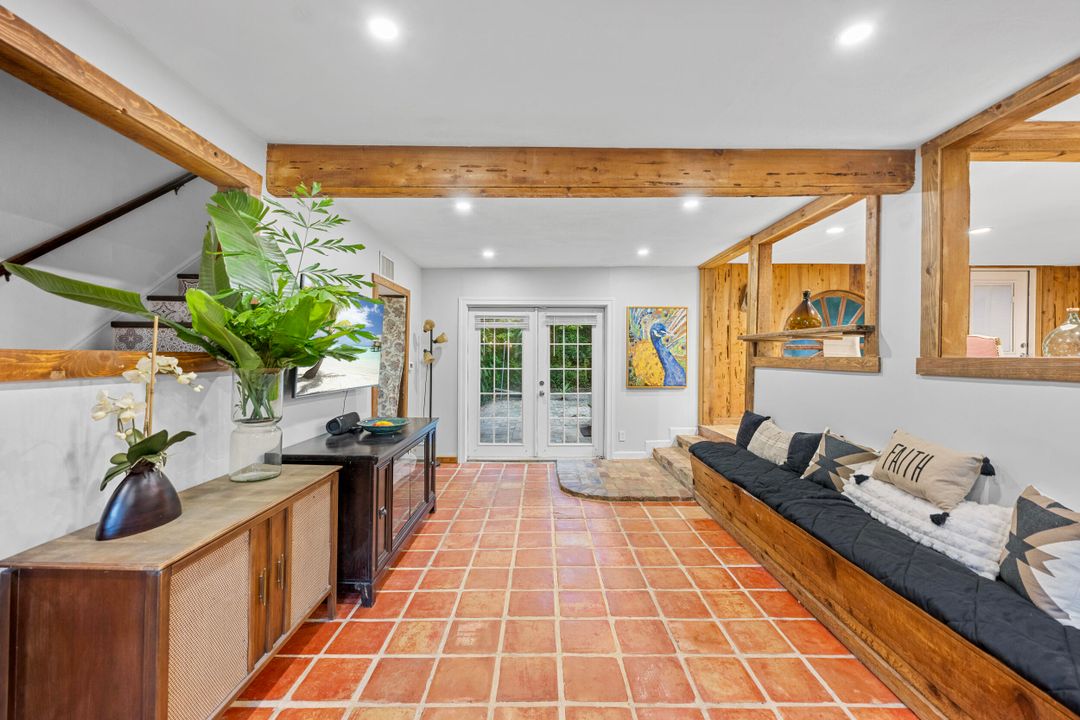 На продажу: $1,200,000 (3 спален, 2 ванн, 1696 Квадратных фут)