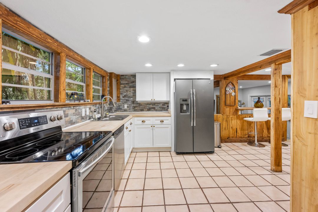 На продажу: $1,200,000 (3 спален, 2 ванн, 1696 Квадратных фут)