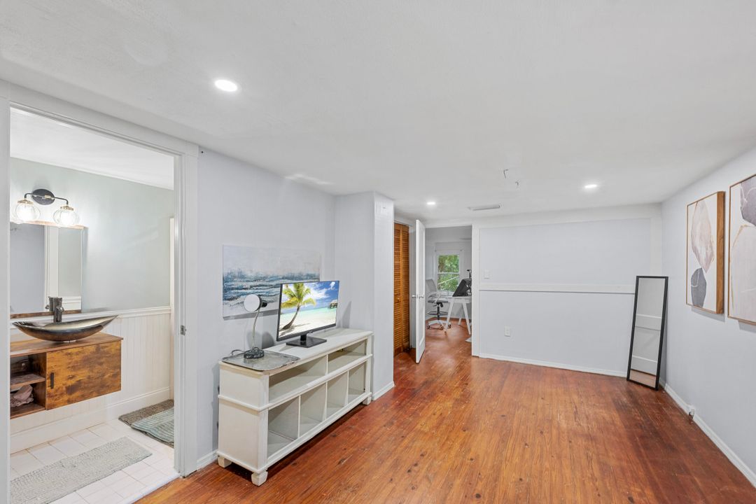 На продажу: $1,200,000 (3 спален, 2 ванн, 1696 Квадратных фут)