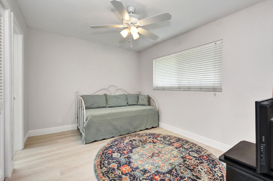 For Sale: $167,900 (2 beds, 1 baths, 729 Square Feet)