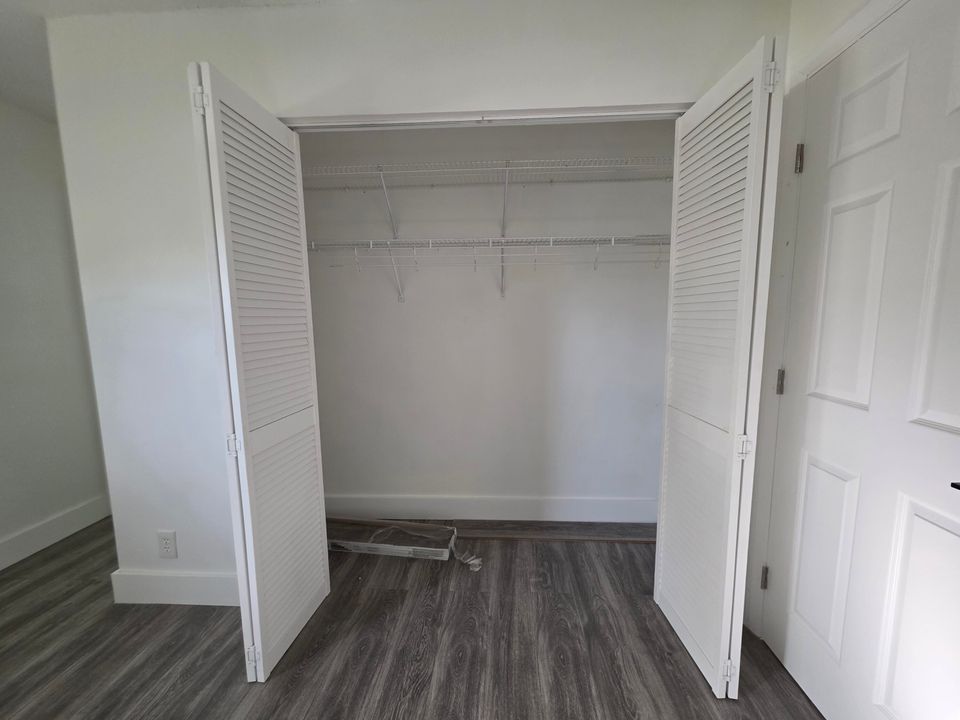 На продажу: $239,000 (2 спален, 2 ванн, 950 Квадратных фут)