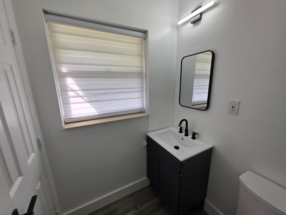 На продажу: $239,000 (2 спален, 2 ванн, 950 Квадратных фут)