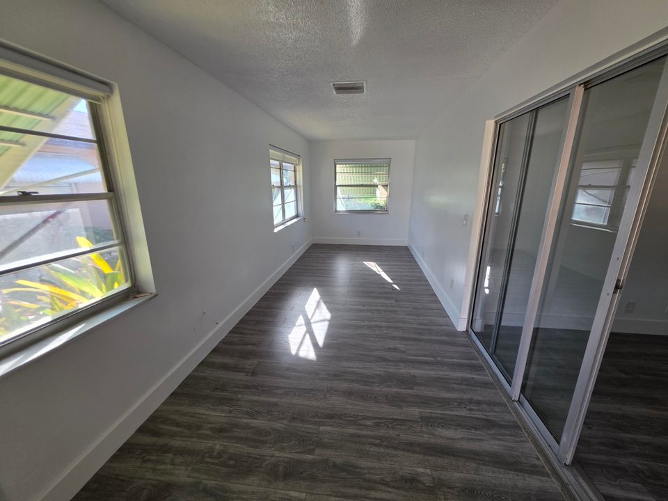 На продажу: $239,000 (2 спален, 2 ванн, 950 Квадратных фут)