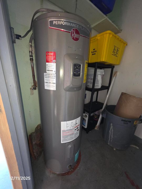 На продажу: $239,000 (2 спален, 2 ванн, 950 Квадратных фут)