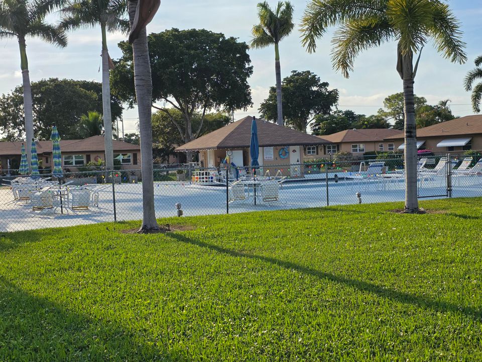 На продажу: $239,000 (2 спален, 2 ванн, 950 Квадратных фут)