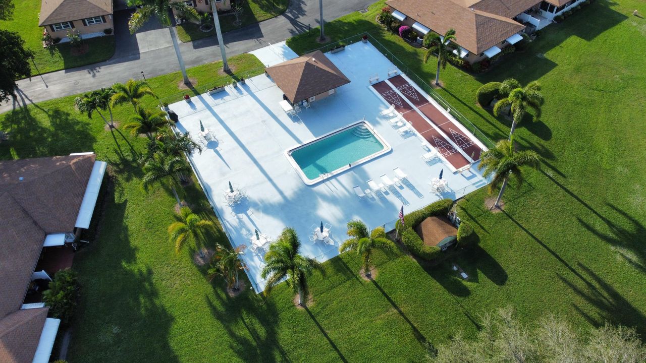 На продажу: $239,000 (2 спален, 2 ванн, 950 Квадратных фут)