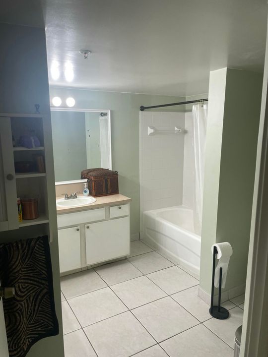 На продажу: $199,900 (1 спален, 1 ванн, 898 Квадратных фут)