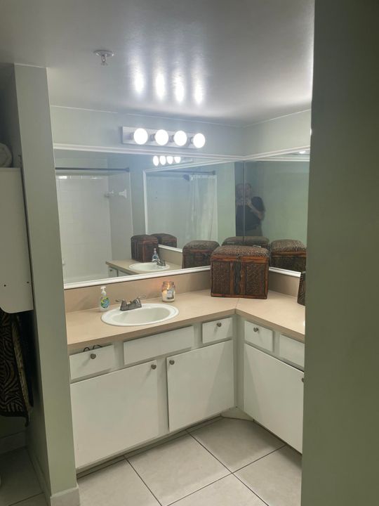 На продажу: $199,900 (1 спален, 1 ванн, 898 Квадратных фут)