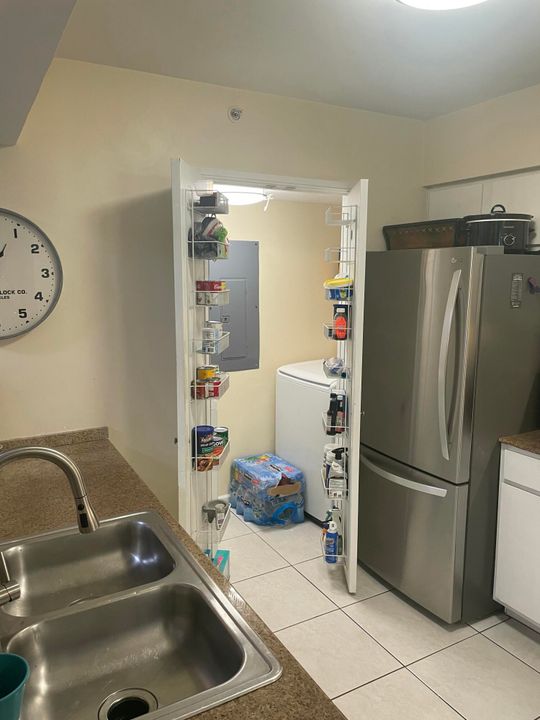 На продажу: $199,900 (1 спален, 1 ванн, 898 Квадратных фут)