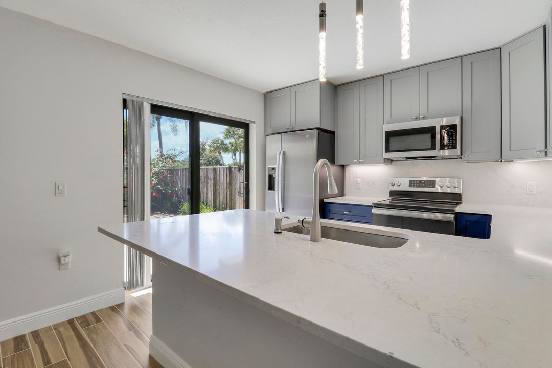 For Rent: $3,200 (2 beds, 2 baths, 1188 Square Feet)