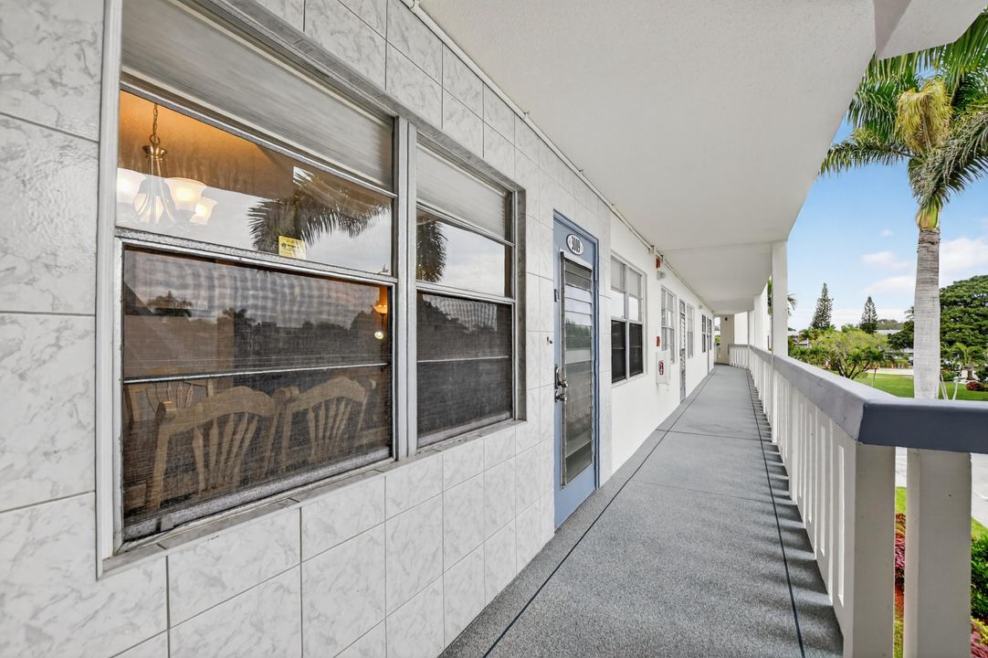 For Sale: $225,000 (2 beds, 2 baths, 1008 Square Feet)