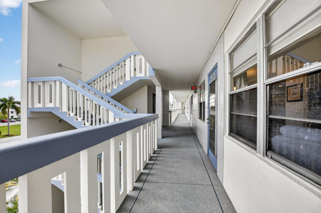 For Sale: $225,000 (2 beds, 2 baths, 1008 Square Feet)