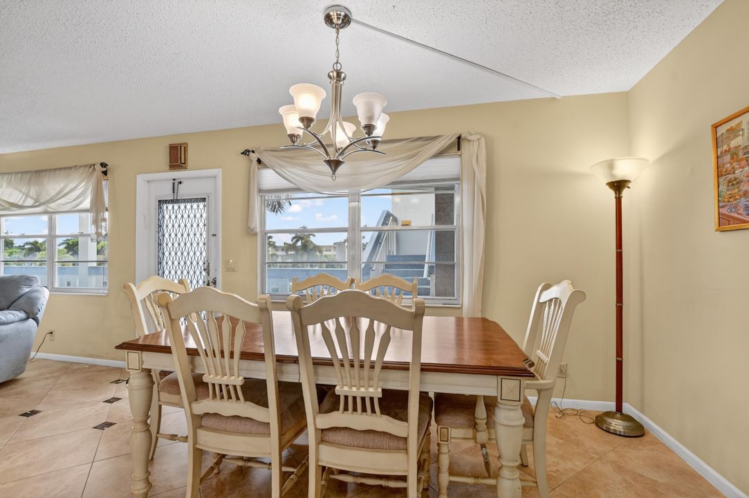 For Sale: $225,000 (2 beds, 2 baths, 1008 Square Feet)