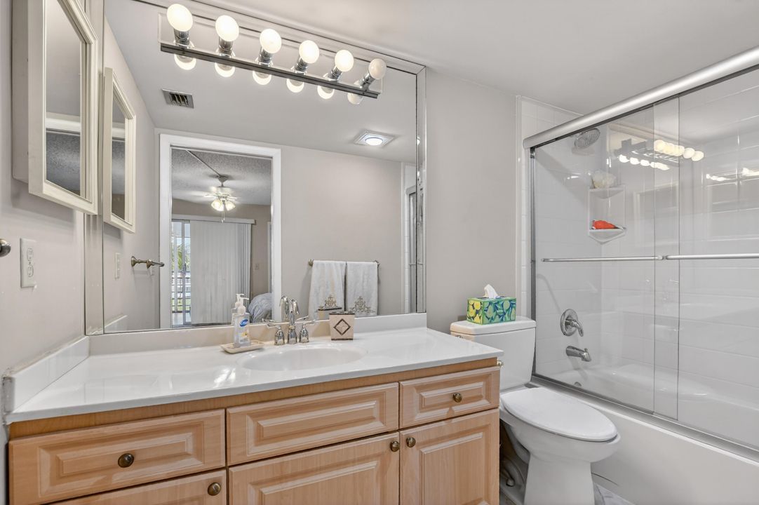 For Sale: $225,000 (2 beds, 2 baths, 1008 Square Feet)