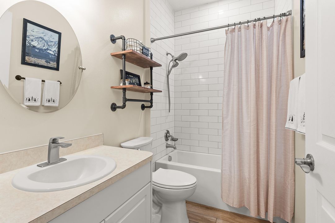 En Venta: $365,000 (4 camas, 2 baños, 1532 Pies cuadrados)