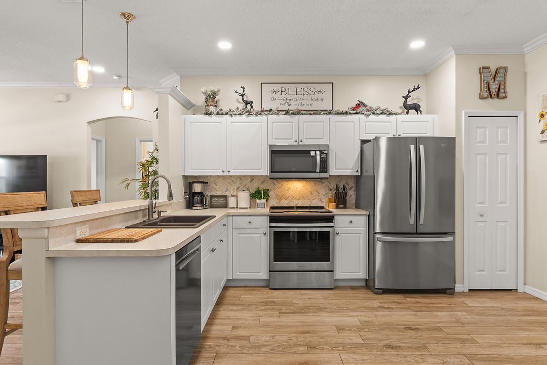 En Venta: $365,000 (4 camas, 2 baños, 1532 Pies cuadrados)