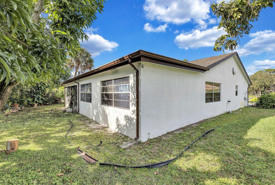 For Sale: $480,000 (2 beds, 2 baths, 1952 Square Feet)