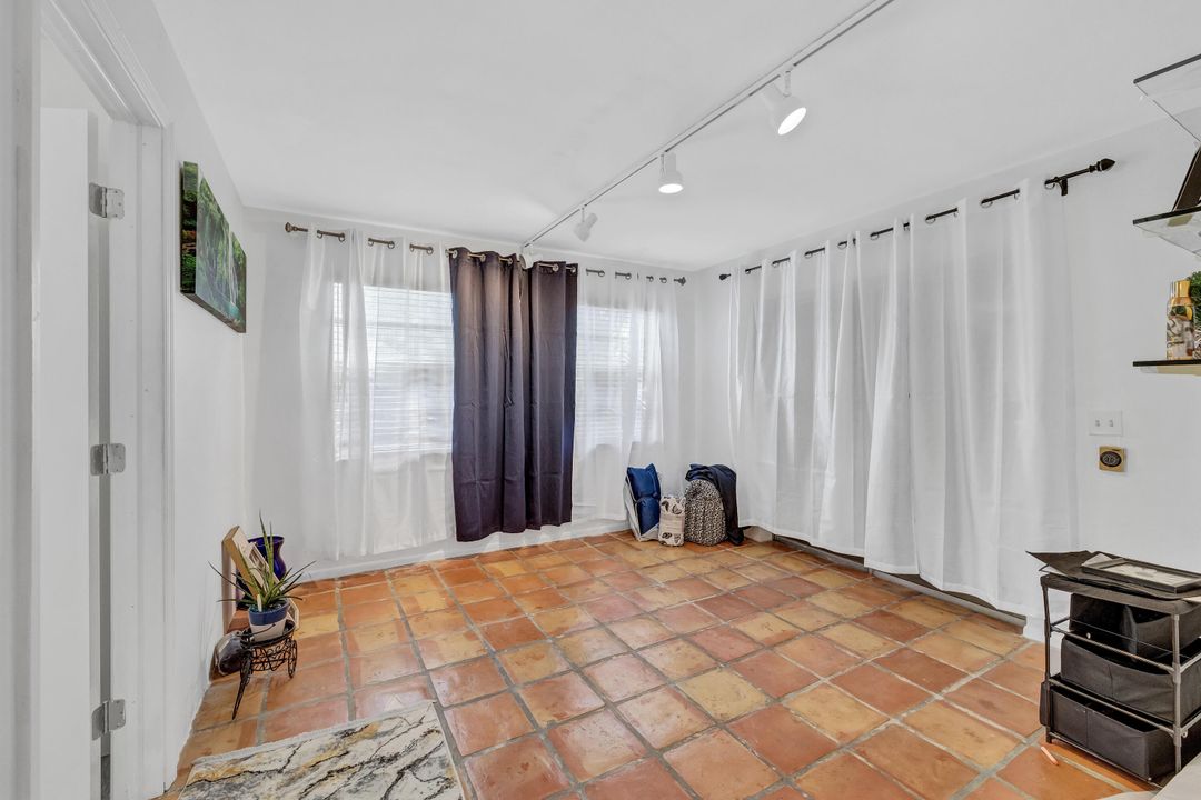 For Sale: $480,000 (2 beds, 2 baths, 1952 Square Feet)