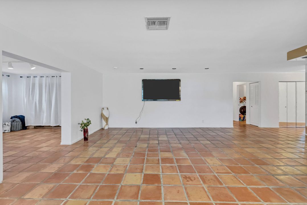 For Sale: $480,000 (2 beds, 2 baths, 1952 Square Feet)