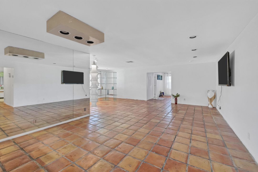 For Sale: $480,000 (2 beds, 2 baths, 1952 Square Feet)