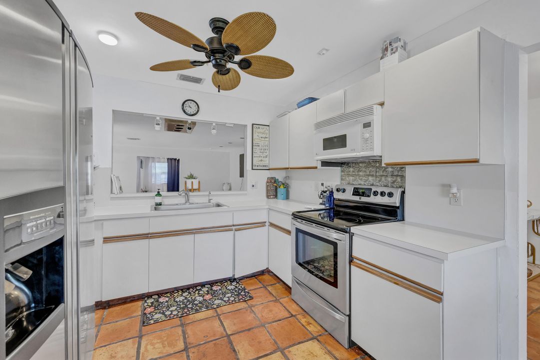For Sale: $480,000 (2 beds, 2 baths, 1952 Square Feet)