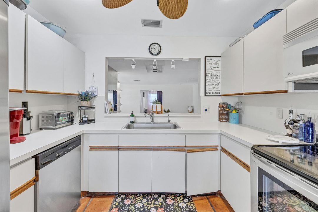 For Sale: $480,000 (2 beds, 2 baths, 1952 Square Feet)