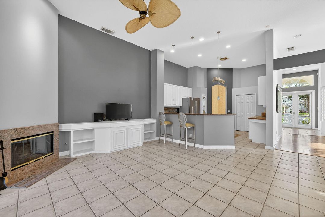 На продажу: $419,990 (2 спален, 2 ванн, 2314 Квадратных фут)