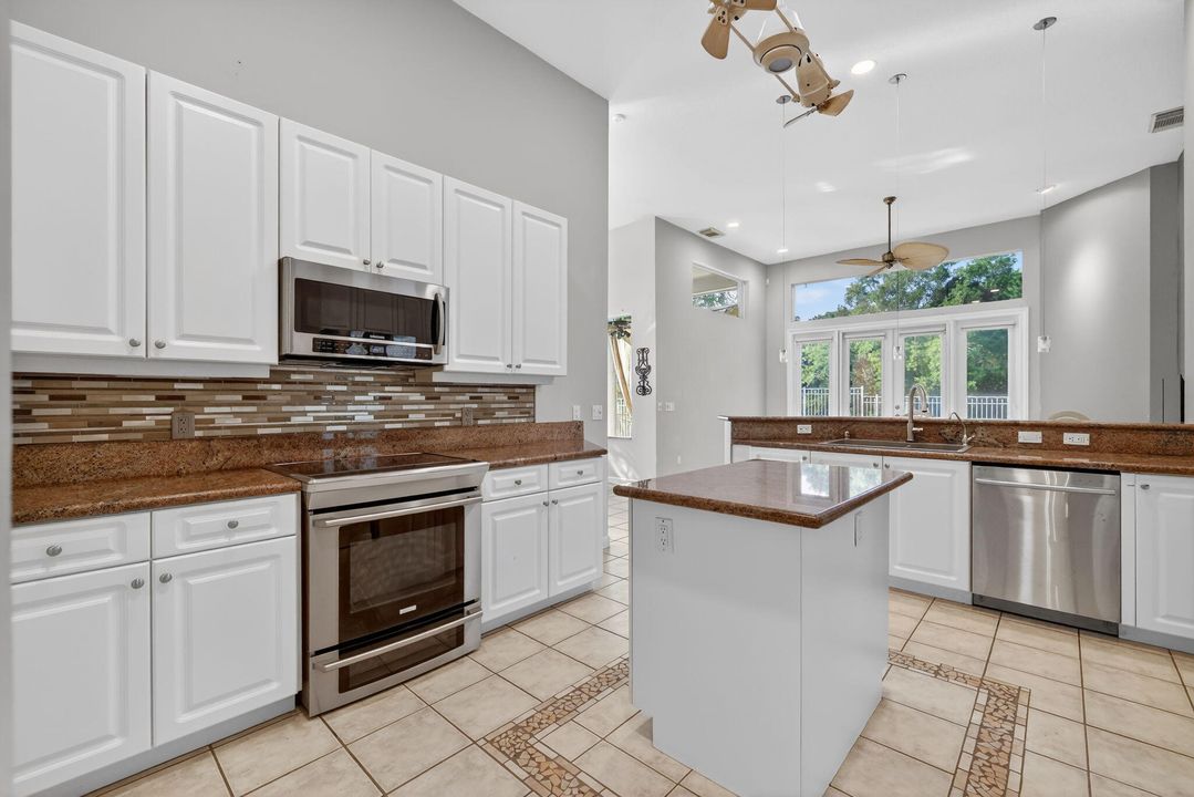 На продажу: $419,990 (2 спален, 2 ванн, 2314 Квадратных фут)